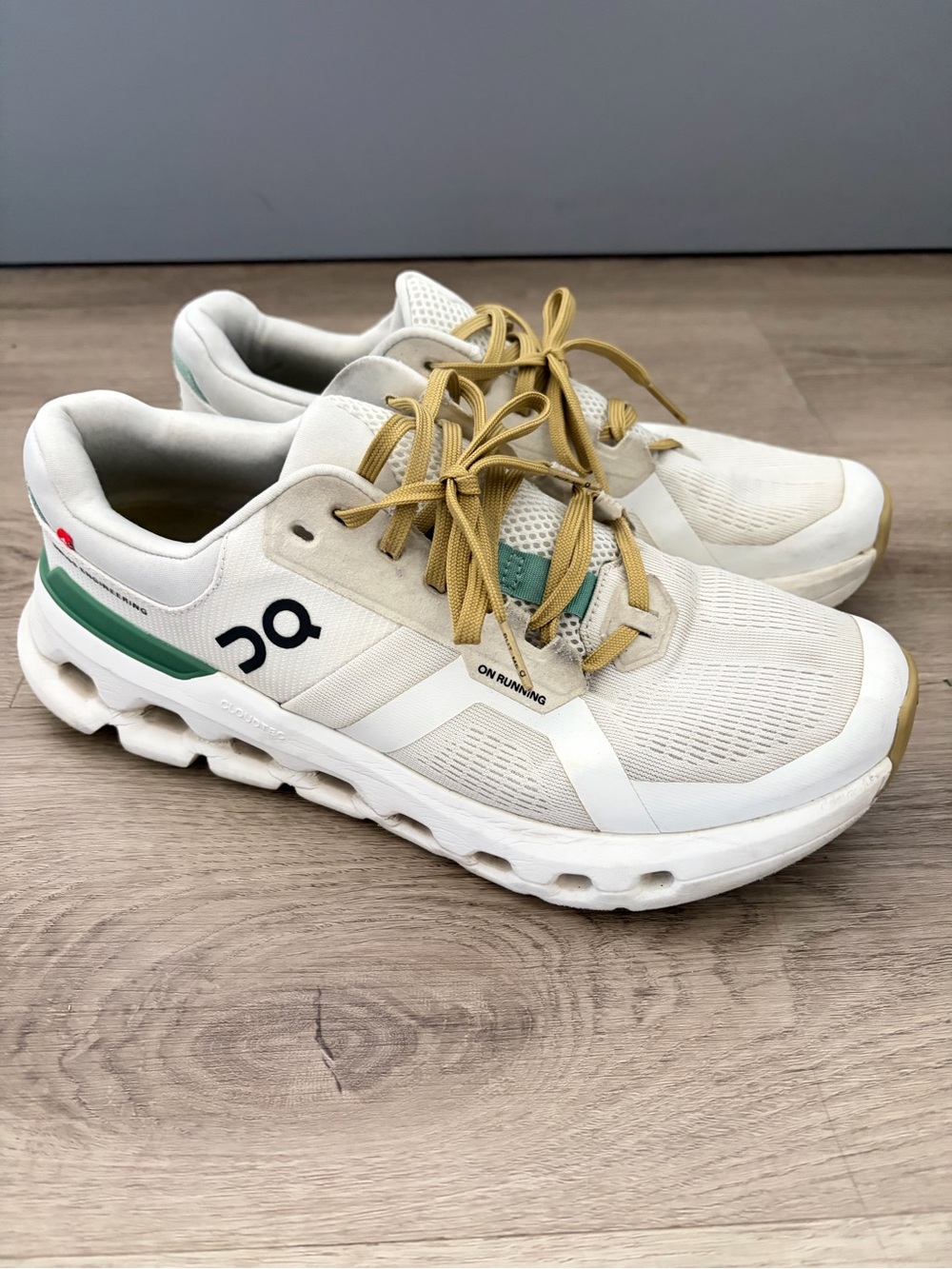 On Running Men’s Cloud Runner size 9